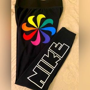 Size Small Nike Leggings rare pattern excellent condition